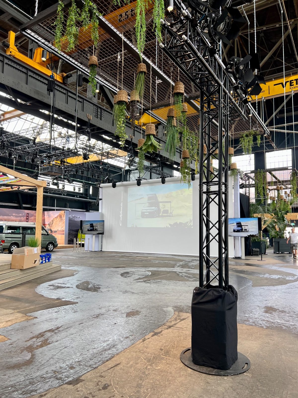 Empty venue before build-up, industrial hall 10