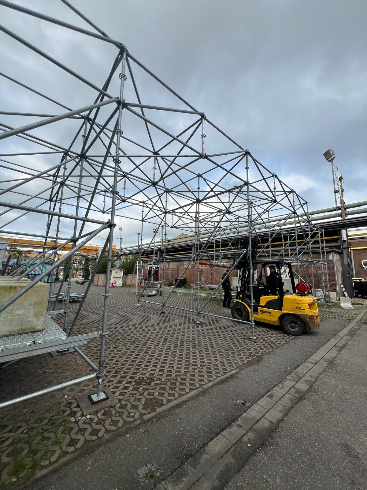 Empty venue before build-up, industrial hall 15