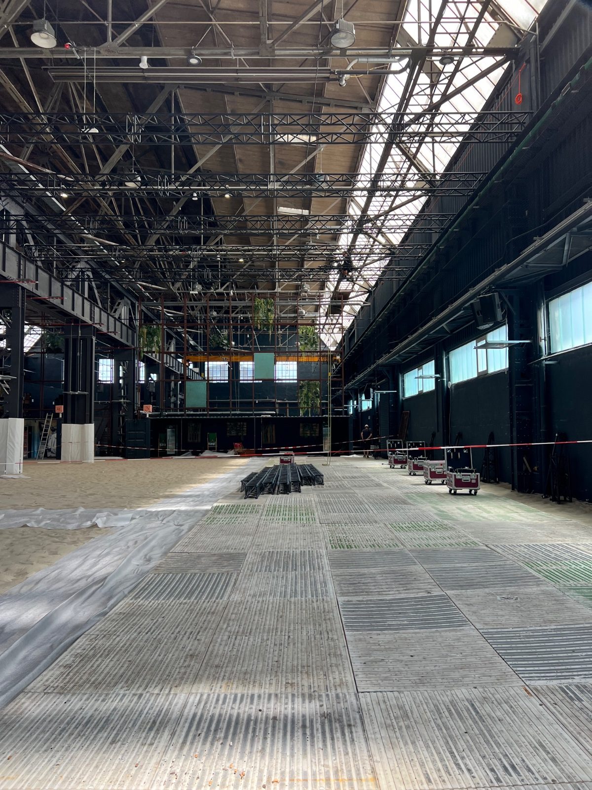 Empty venue before build-up, industrial hall 1